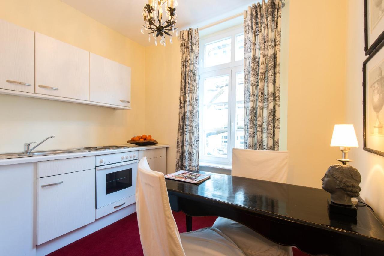 Dirazi Guesthouse & Apartments Gmbh Frankfurt am Main Bagian luar foto