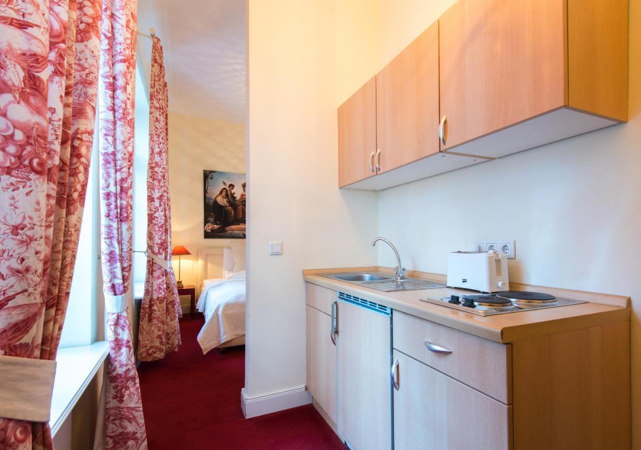 Dirazi Guesthouse & Apartments Gmbh Frankfurt am Main Bagian luar foto