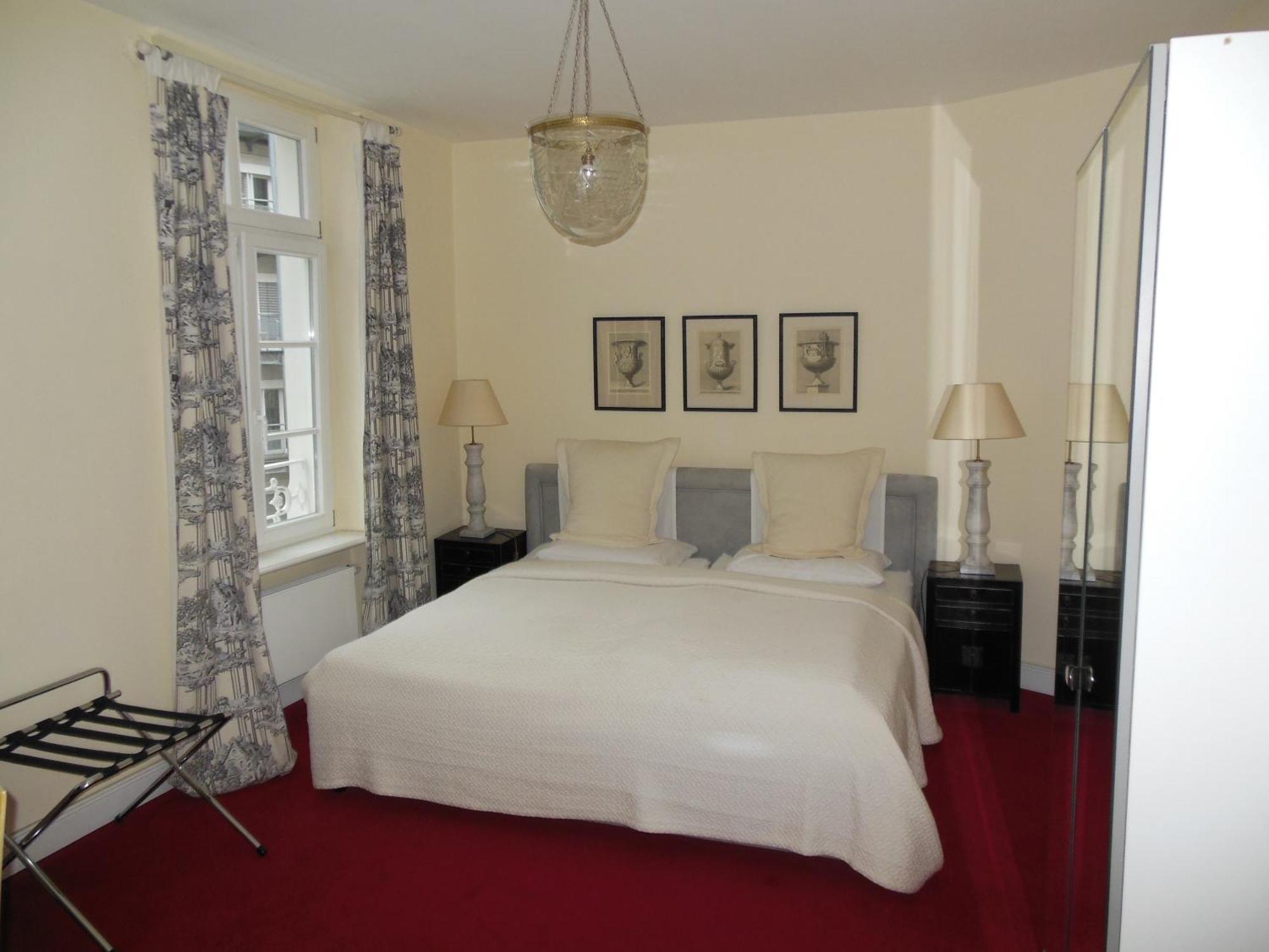 Dirazi Guesthouse & Apartments Gmbh Frankfurt am Main Bagian luar foto