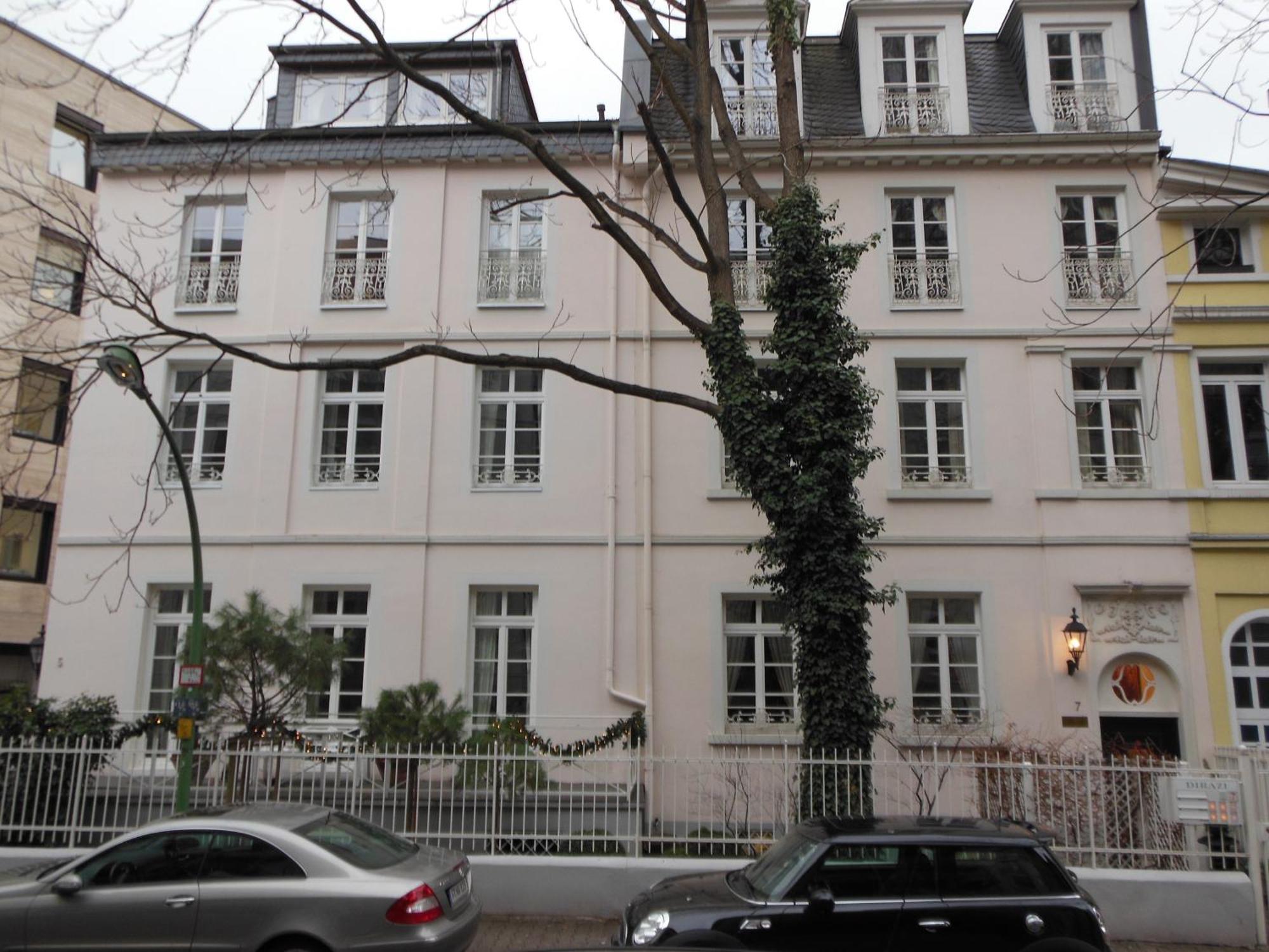 Dirazi Guesthouse & Apartments Gmbh Frankfurt am Main Bagian luar foto