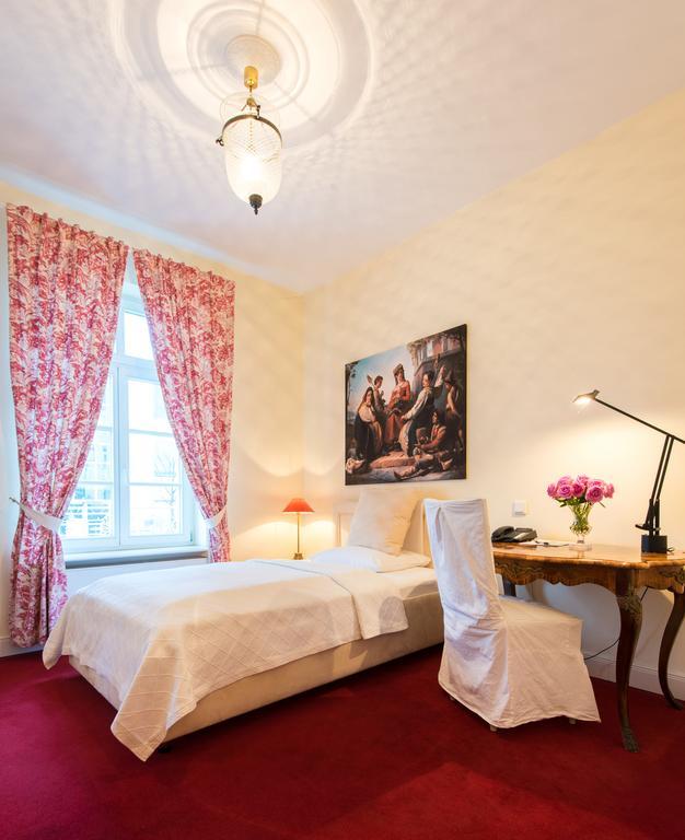 Dirazi Guesthouse & Apartments Gmbh Frankfurt am Main Bagian luar foto