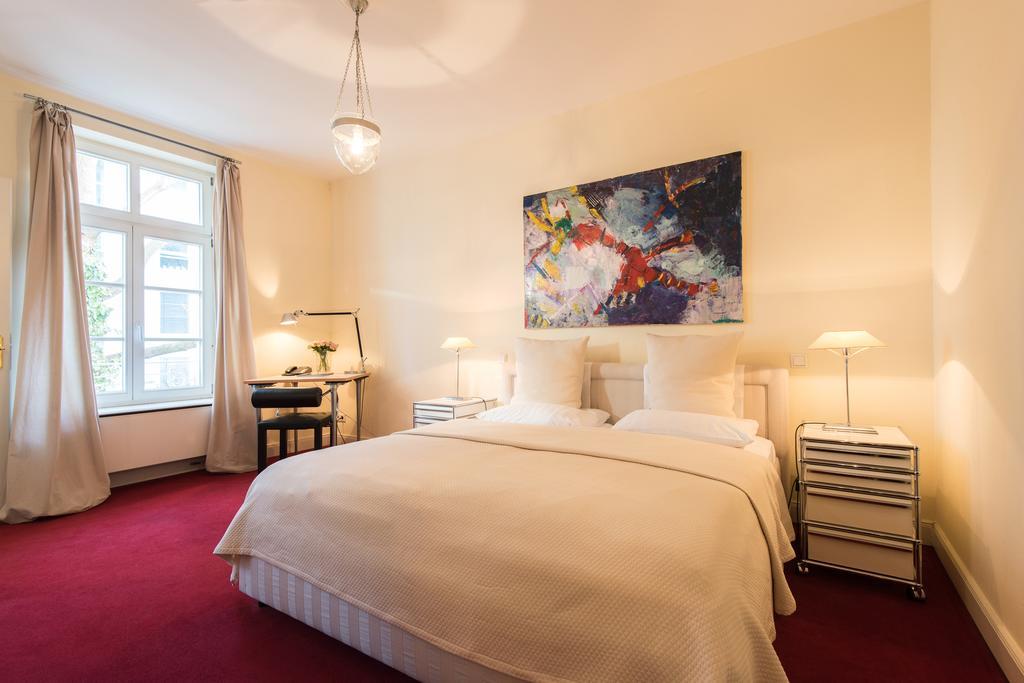 Dirazi Guesthouse & Apartments Gmbh Frankfurt am Main Bagian luar foto