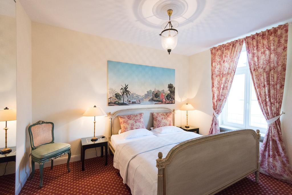 Dirazi Guesthouse & Apartments Gmbh Frankfurt am Main Bagian luar foto