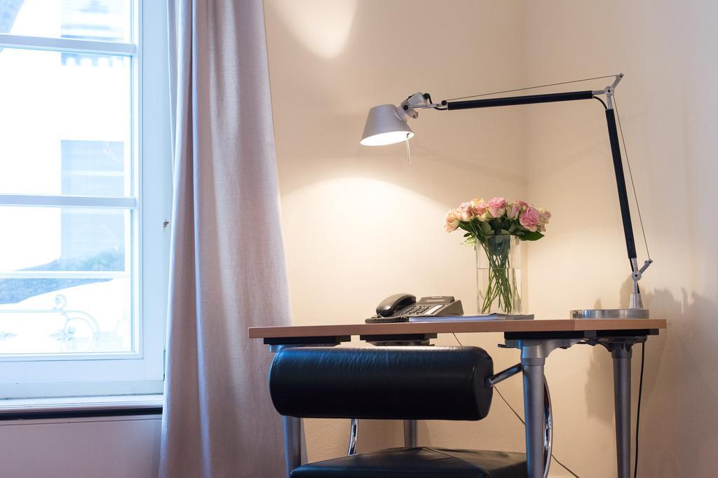 Dirazi Guesthouse & Apartments Gmbh Frankfurt am Main Bagian luar foto